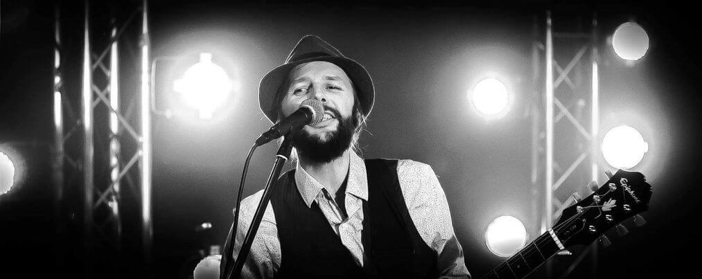 Live music: Guy Bennett Duo, 28/04