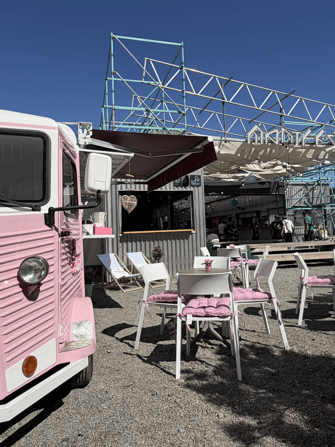 Pinky Truck