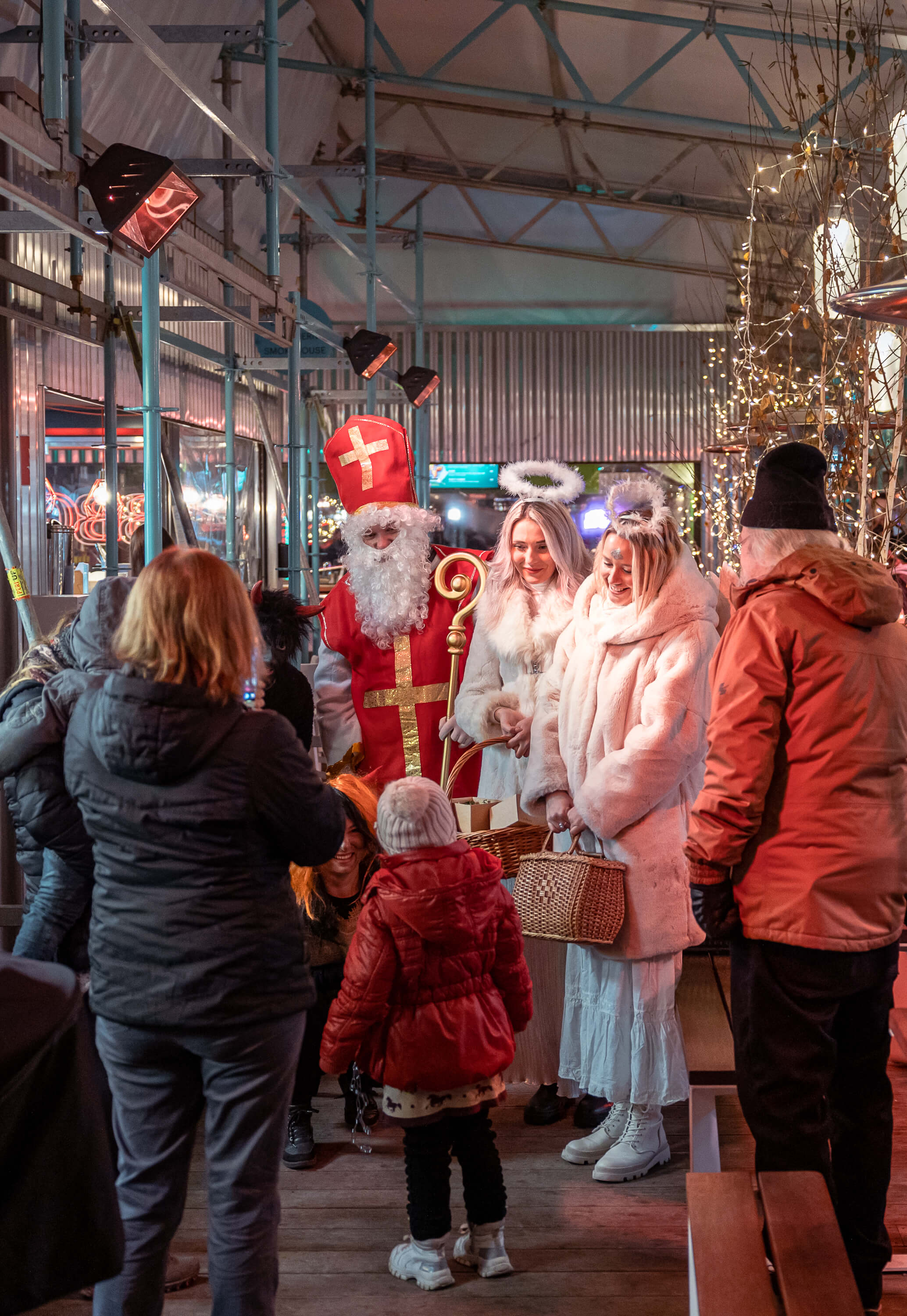 Mikulášská zábava s animátory a živou hudbou, 04/12