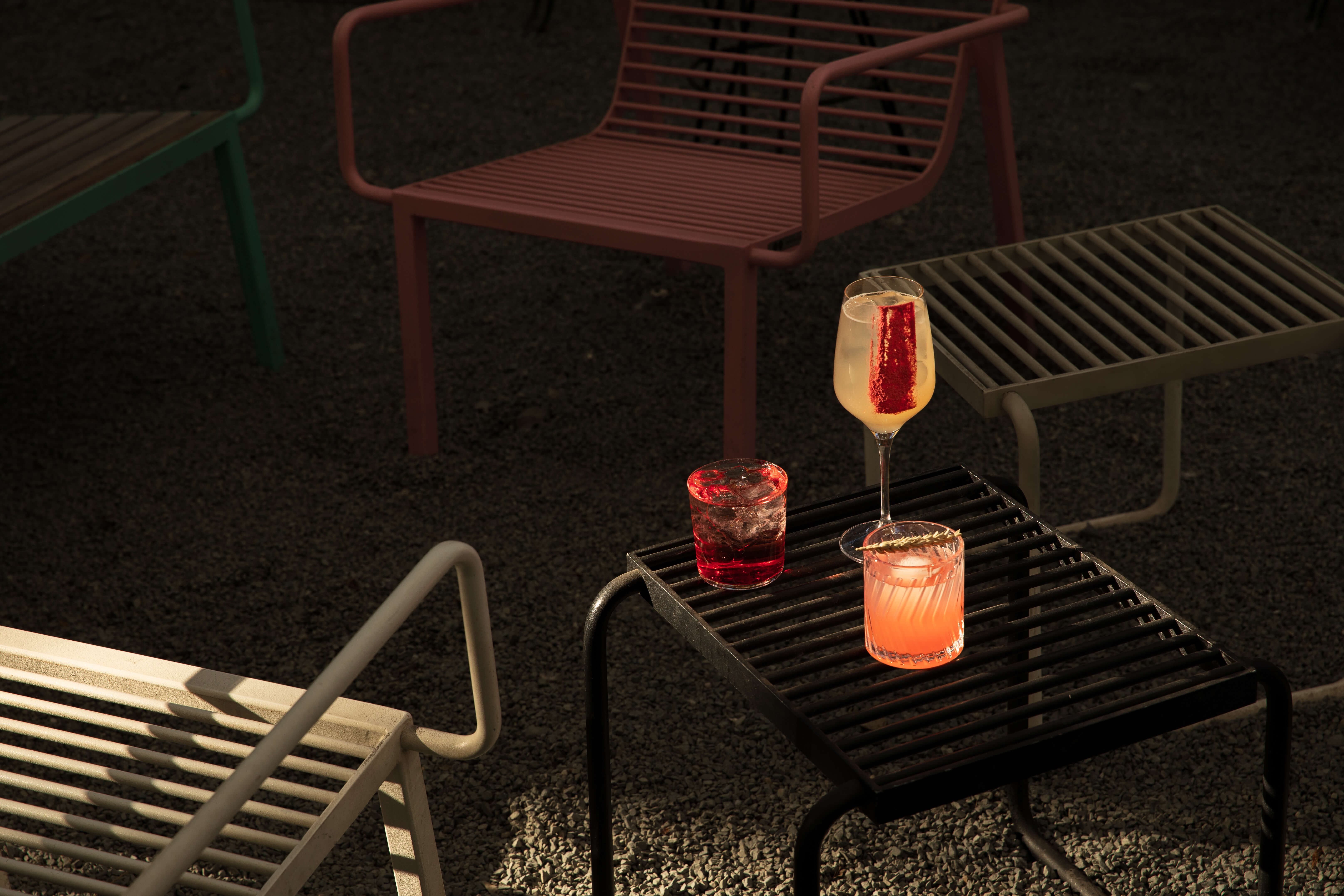 The Perfect Summer Cocktail Guide: Rhubarb Kiss Spritz