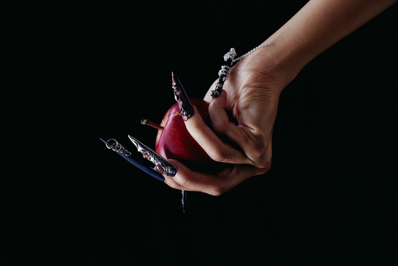 Press-On Nail Workshop, 12/04