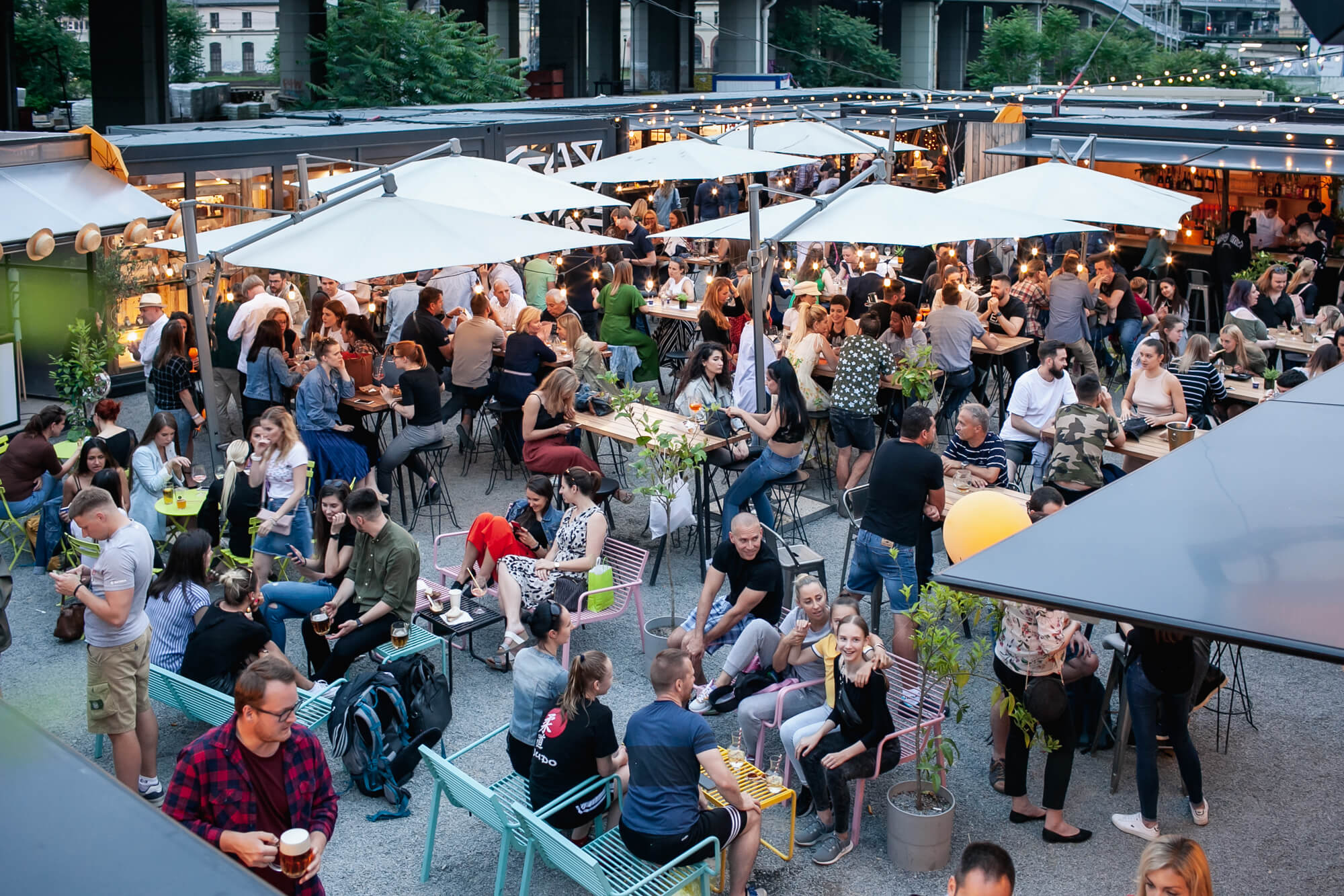 Best places around Manifesto Market