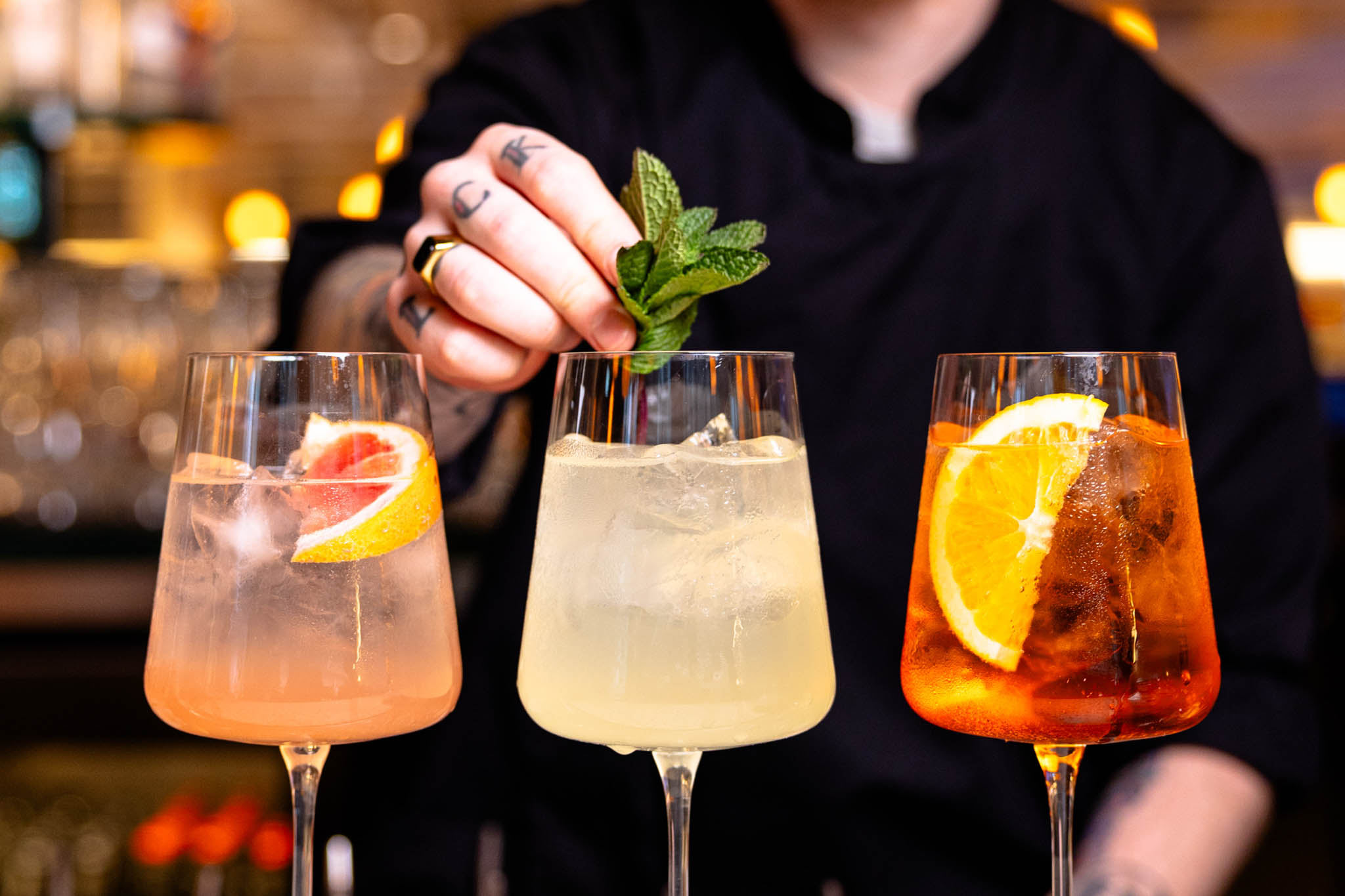 Die besten Biergärten in Berlin Mitte: Entdecke den versteckten Patio der SOOT Bar im Manifesto Market